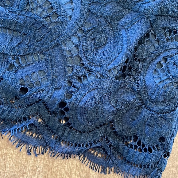 Lilly Pulitzer | Black Lace Skirt Gold Exposed Zipper - Picture 3 of 4